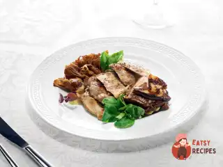 Цісарка з лисичками, білими грибами та мусом з пастернаку