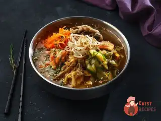 Куксу з яловичиною (корейський холодний суп)