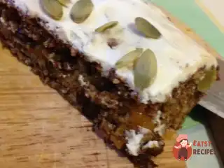 Морквяно-вівсяний пиріг з курагою без цукру