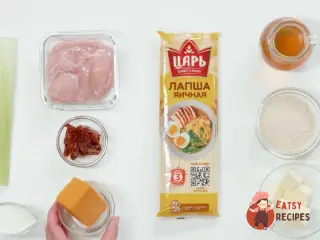 Крок 1: Запіканка з яєчної локшини з куркою