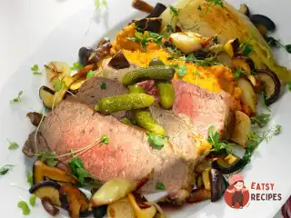 Пряна яловичина з печеною молодою капустою та морквяною машею