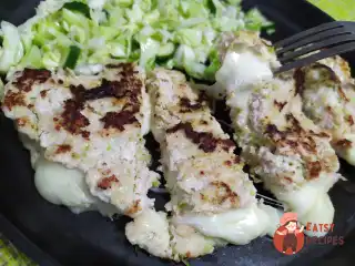 Мясний млинець з моцарелою