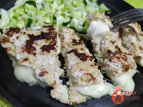 Мясний млинець з моцарелою