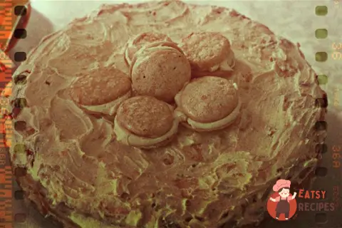 Торт з сирним кремом та меренгами