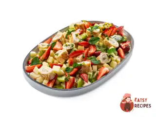 Фруктовий салат з млинцями