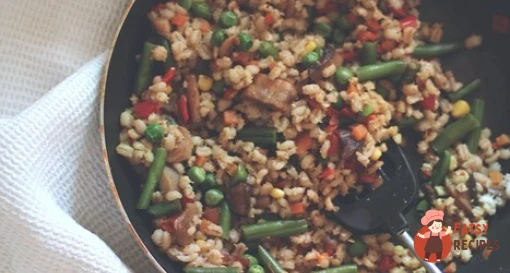 Перловка з лісовими грибами та овочами