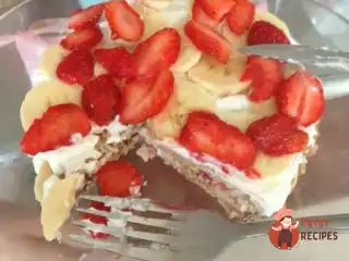 Фітнес млинці з сирною начинкою та фруктами