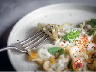 Картопляні вареники з тушкованими овочами