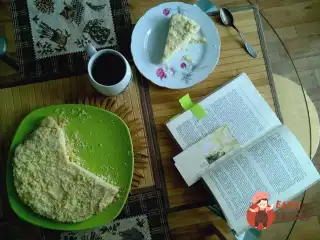 Сирно-лимонний насипний пиріг з бананом