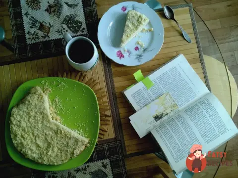 Сирно-лимонний насипний пиріг з бананом