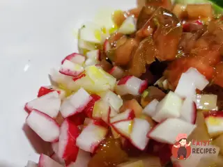 Крок 4: Кубанський овочевий салат із часником