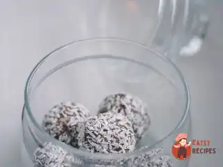 Цукерки з фініків з горіхами