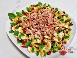 Салат з грибами шимеджі та базиліком