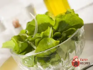 Зелений салат із медовою заправкою