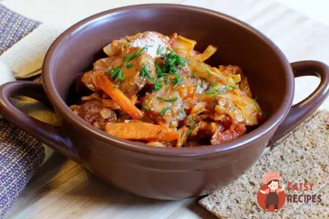 Савойська капуста з копченими ковбасками