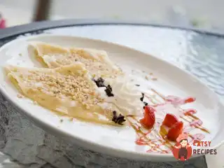 Хрусткі тортильї з ягідним соусом