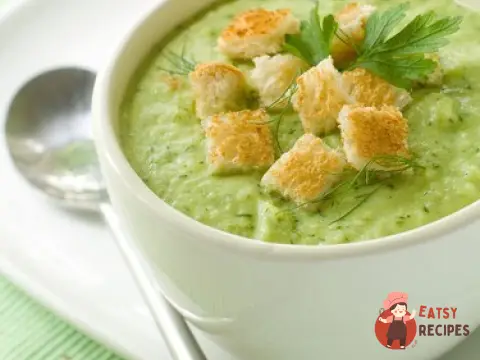 Суп-пюре з брокколі з білою квасолею та чеддером.