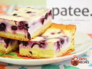 Чорнично-зметаний пиріг