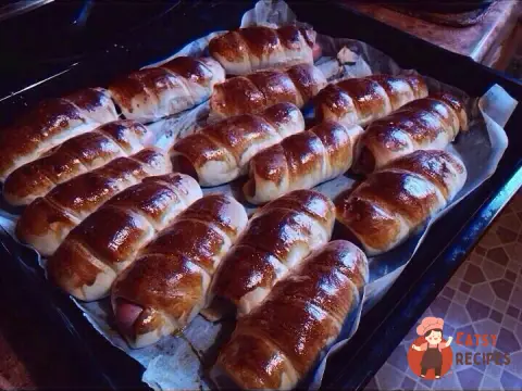 Хот-доги у спіральках із тіста