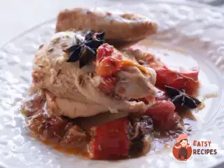 Пряне курча з йогуртом і помідорами.