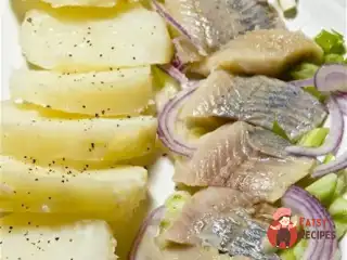 Оселедець з картоплею та олією