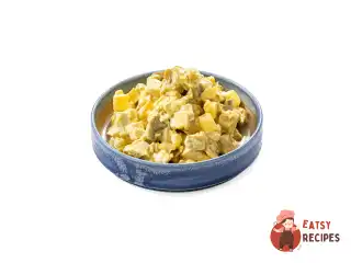 Салат з ананасами та курячою грудкою