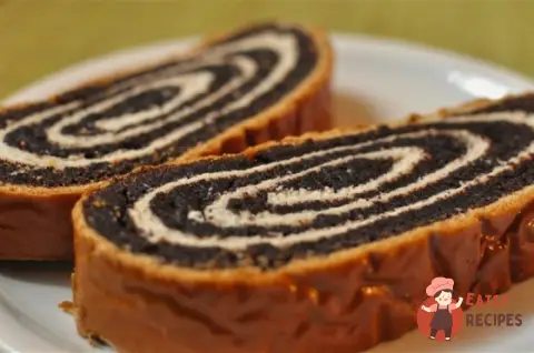 Рулет з маком та родзинками