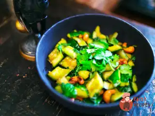 Біті огірки з кешью