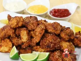 Курячі нагетси з соусом теріяки