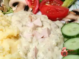 Куряче філе в сирному соусі