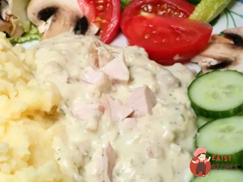 Куряче філе в сирному соусі