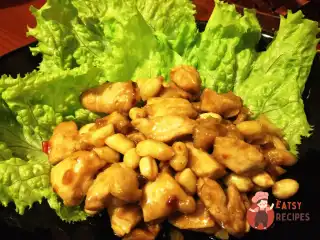 Курячі грудки з арахісом