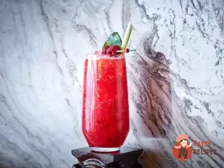 Лимонад з лічі та малиною