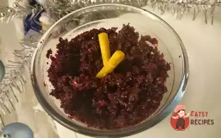 Салат Зі Свіжих Буряків Із Чорносливом У Медово-Лимонній Заправці.