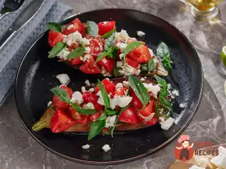 Баклажан вок з томатами та грецьким сиром