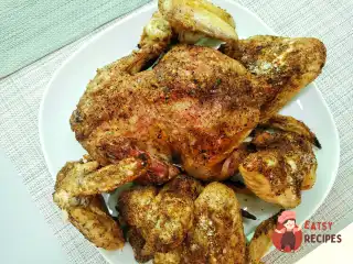 Курка в спеціях на сольовій підкладці