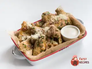 Курячі крильця з часником та пармезаном