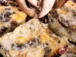 Гаряча сирно-грибна закуска з чебрецем