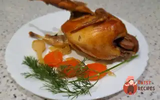 Перепілка, Запечена В Духовці З Кропом, Морквою Та Цибулею