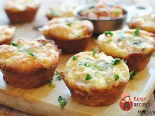 Курячі мафіни з сиром та зеленню