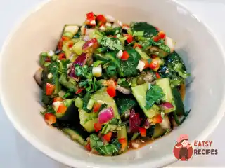 Китайський салат із битих огірків