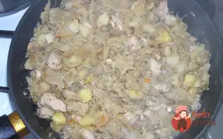 Картопля, Тушкована З Квашеною Капустою Та Куркою