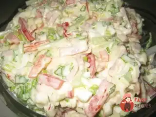 Салат з шинкою, яйцями та сиром