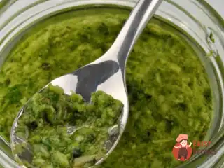 Фісташкове песто зі спаржею
