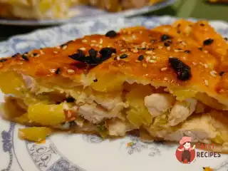 Пиріг із листкового тіста з куркою та картоплею