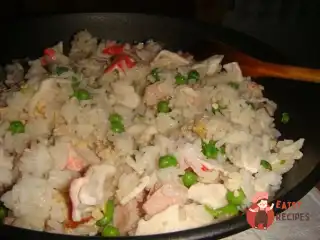 Смажений рис по-шанхайськи з крабовим м'ясом