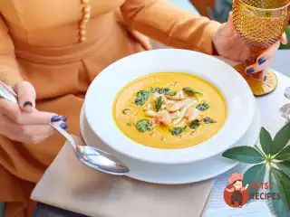 Гарбузовий суп із креветками