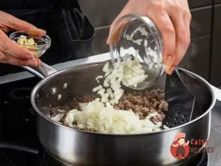 Крок 6: Картопля з фаршем і сиром у духовці