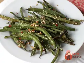 Стручкова квасоля смажена з часником