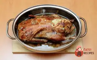 Качка З Квашеною Капустою Та Чорносливом, Запечена В Пиві.